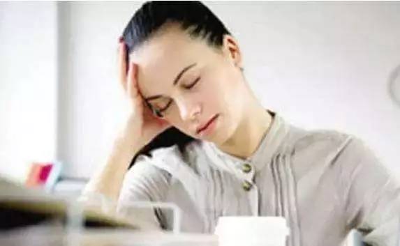 what！？“香”艷的美女成了辦公室污染源，甲醛治理非常必要！