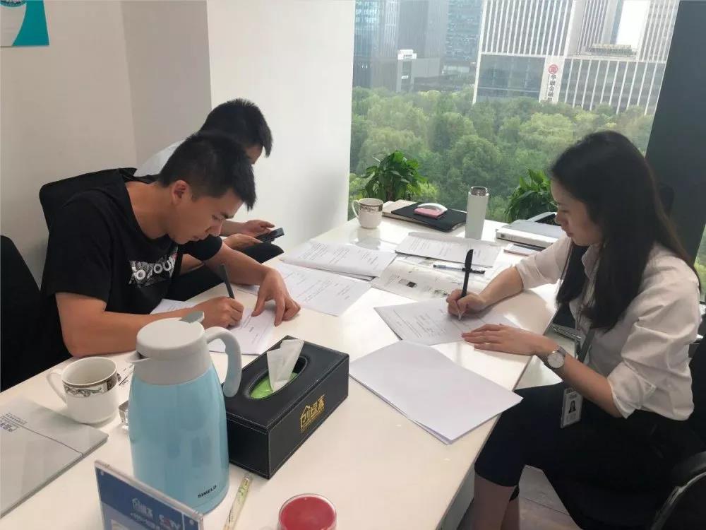 熱烈祝賀羅總簽約創綠家貴州省遵義市區級代理！
